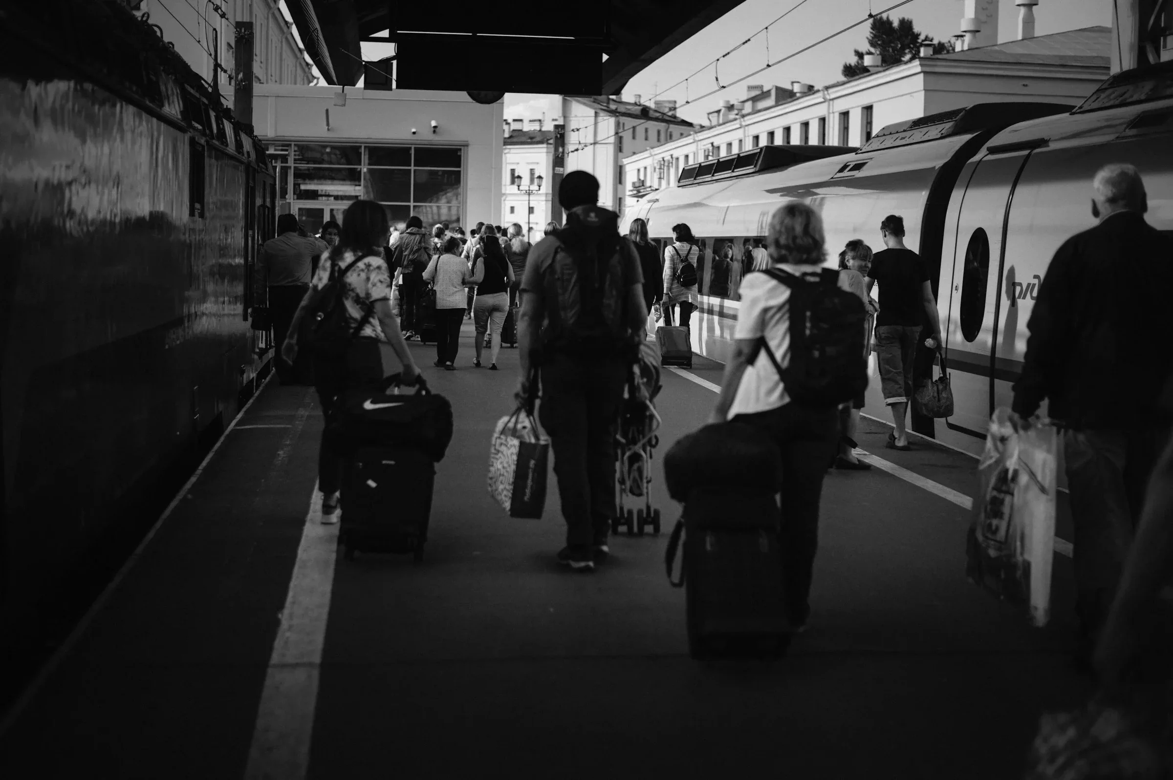 Why People Are Leaving France and Dubai